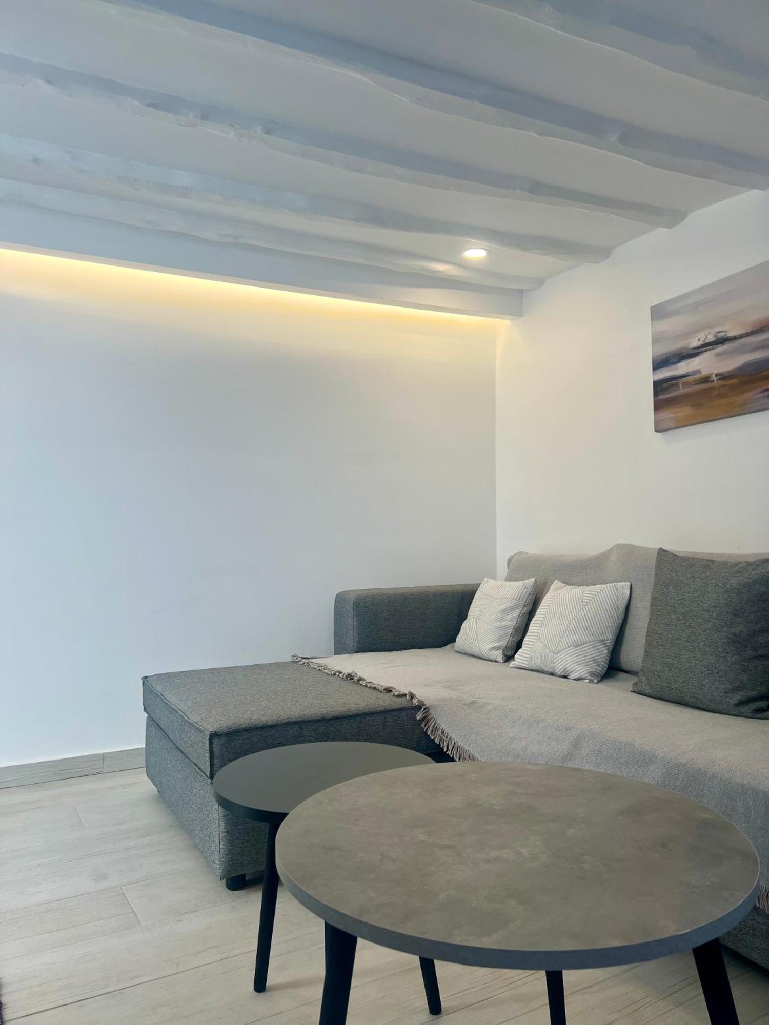 Camara'S Gem Apartment Poros Town Bagian luar foto